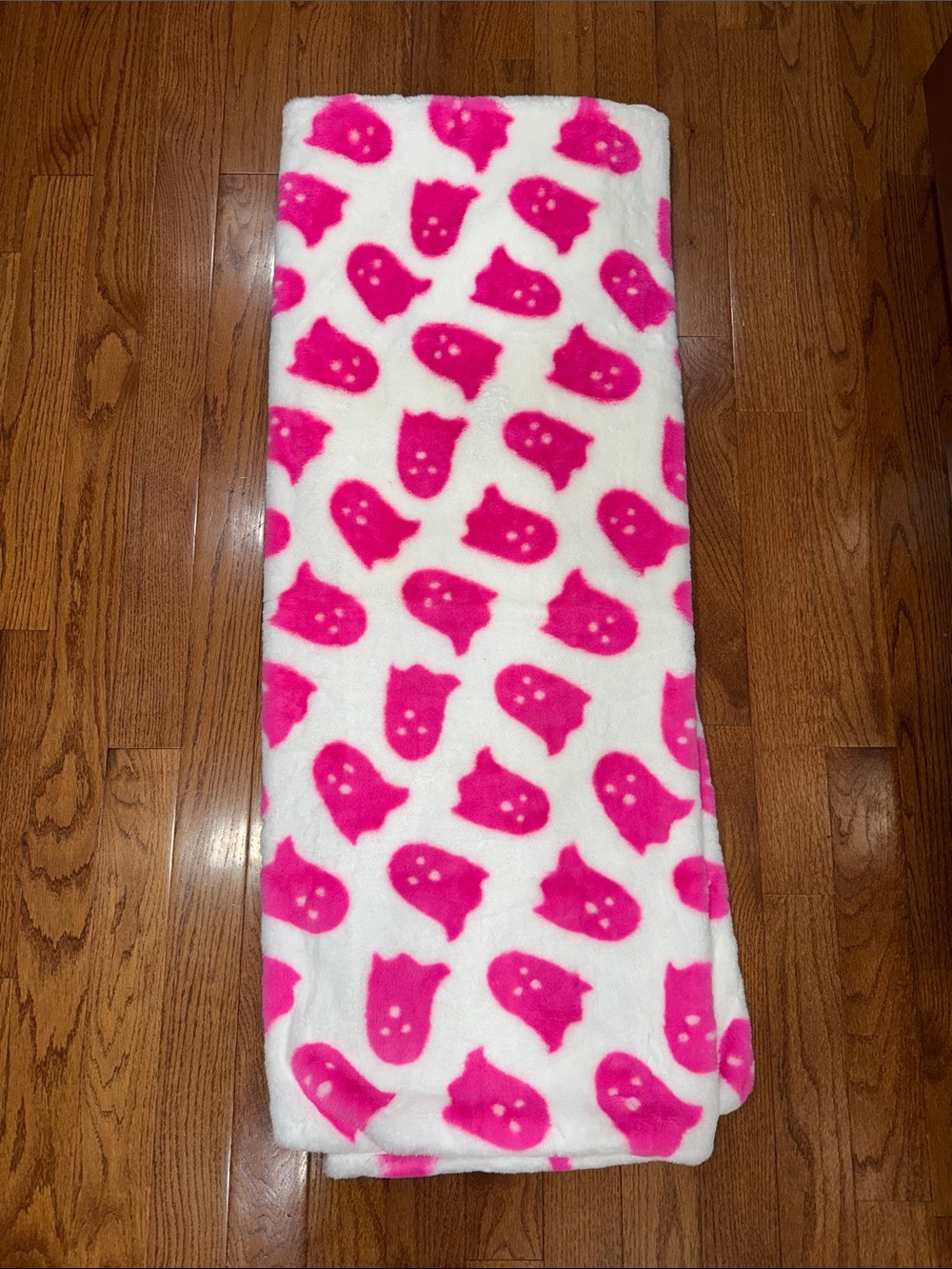 Viral Pink Ghost Print Plush Throw Blanket